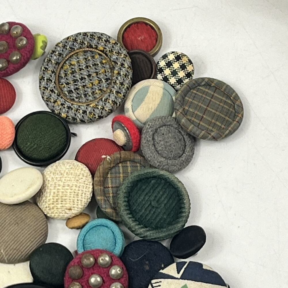 Vintage Button Lot Mixed Assorted Fabric Covered Studded Sewing Crafts 4.2 oz - Picture 3 of 6
